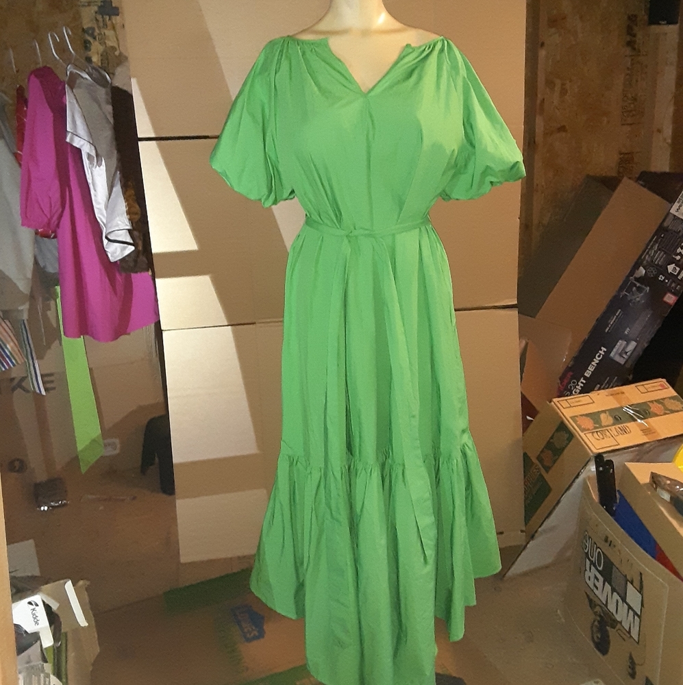 Christopher john Roger's size M color green